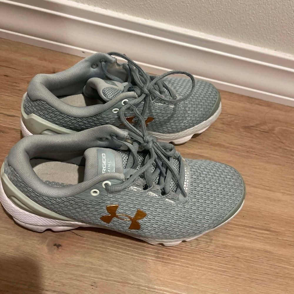 Under Armour Kids Sneakers in Light Gray with Bronze Accents